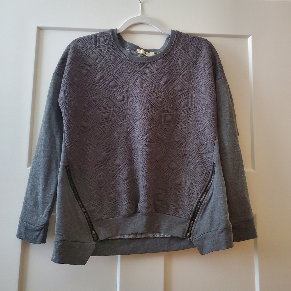 Raised patterned sweatshirt with side zipper detail
